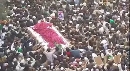 ایسا جنازہ نا کسی کا سنا نا دیکھا۔سب اس کو زیادہ سے زیادہ شیئر کریں جو کام میڈیا نہیں کر رہا آپ اپنے حصے کا کام کیجئے۔