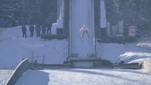 Une lourde chute pendant un saut à ski