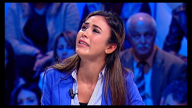 يا سي علاء في نجاحي ما فماش، في فرحي ما فماش، وقتاش بش تولي موجود ؟ مسكينة بوها عمل فيها