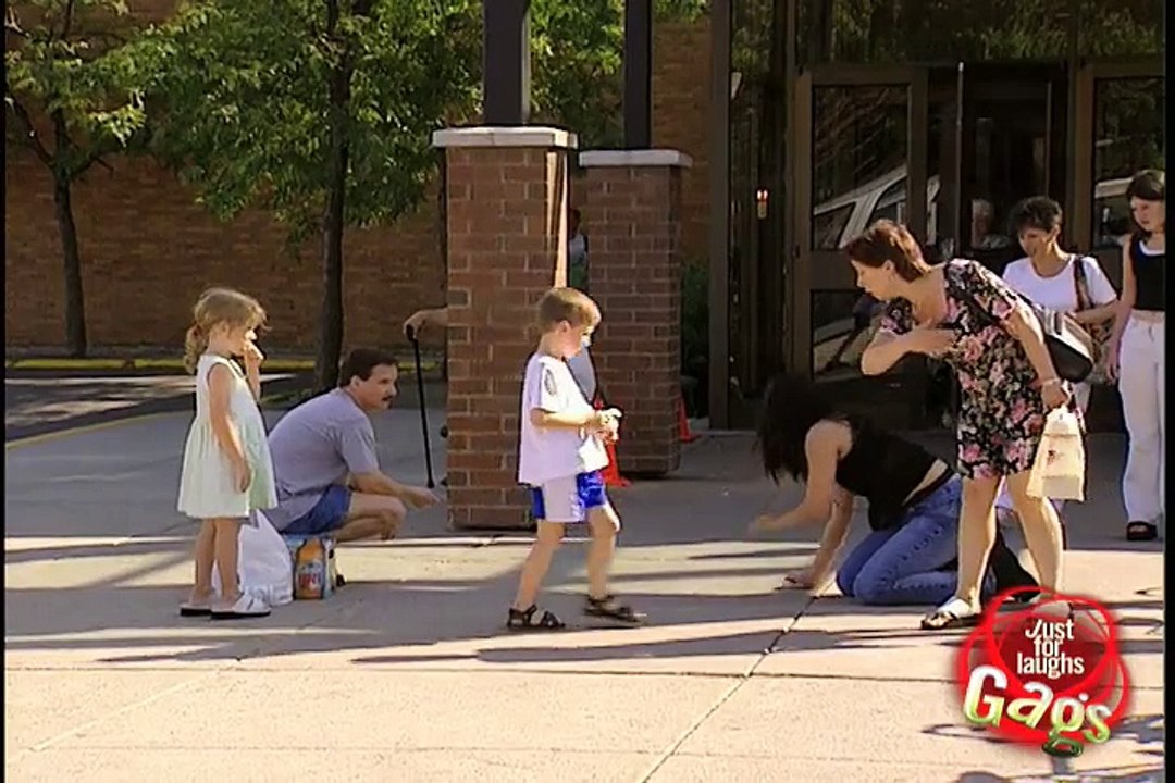 Relax Daily_Lost Contact Hidden Camera Prank