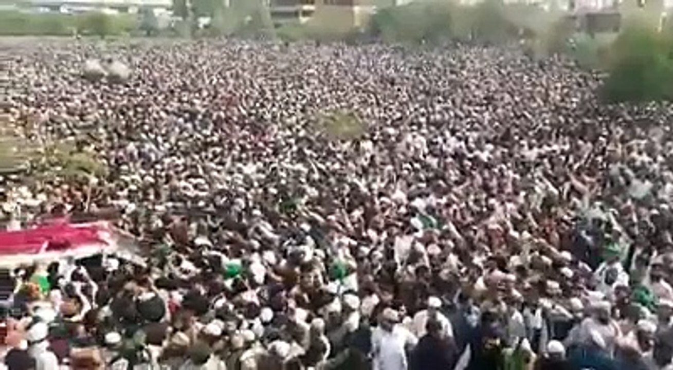 Crowd at Mumtaz Qadri's Funeral at Laiqat Bagh Rawalpindi - Shameful Media not covering it