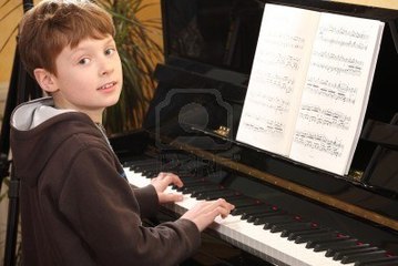 Learn Piano Songs For Beginners - Learn Piano Chords - Piano Lessons For Beginners
