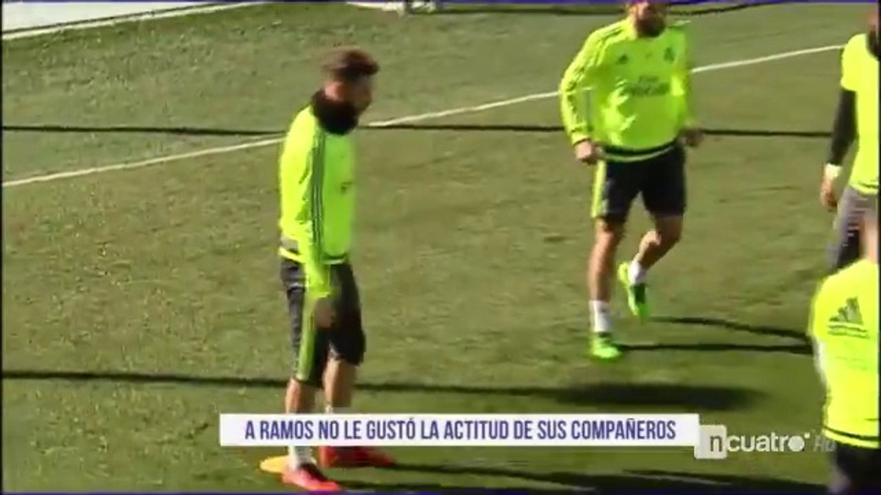 La bronca de Sergio Ramos a todos por no pelear un rondo - Luego en los partidos estamos igual