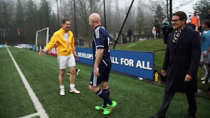 Presidente de la FIFA se mide con leyendas del fútbol