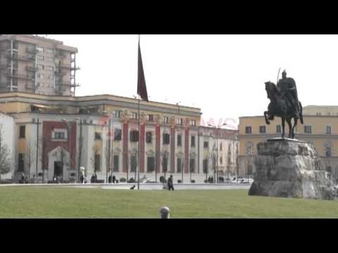 Taksat e reja në Tiranë, vëzhgim subjekteve që kanë zënë hapësirat publike- Ora News