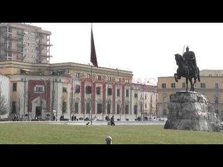 Taksat e reja në Tiranë, vëzhgim subjekteve që kanë zënë hapësirat publike- Ora News