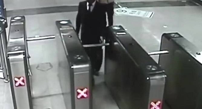 Employé de métro Badass en Chine