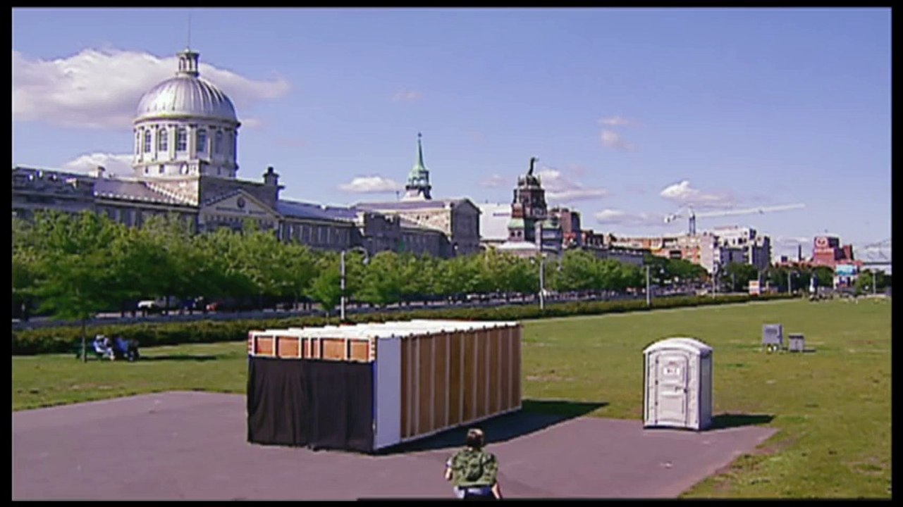Public Toilet Turns Into Business Meeting - Throwback Thursday