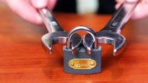 Comment ouvrir un cadenas avec une clé de serrage... Compila