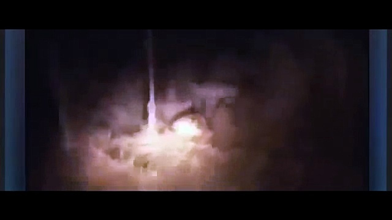 Опасные животные. Дикие животные. Буйволы атакуют льва