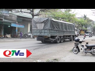 Xe quá tải cày nát tỉnh lộ 326 | QTV