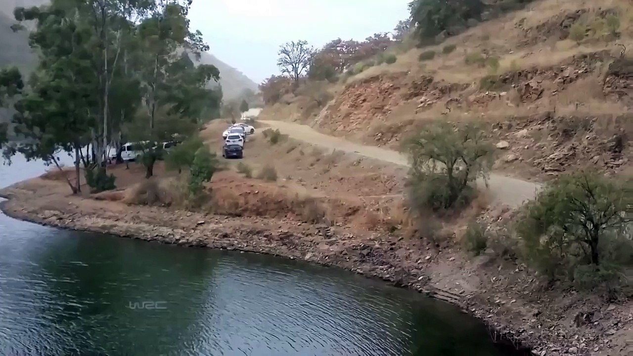 Araç İçi Kameradan Ralli Sırasında Aracın Göle Düşme Anı