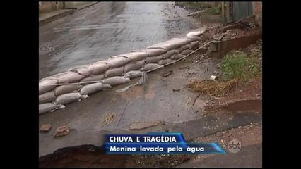 Menina levada por enxurrada em Sabará continua desaparecida