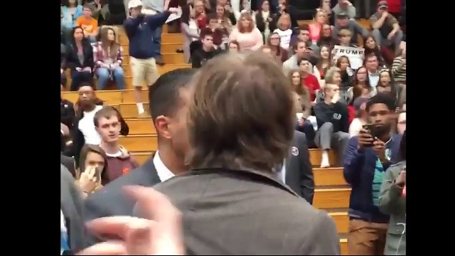 Un photographe agressé par un agent de sécurité de Trump lors d'un meeting