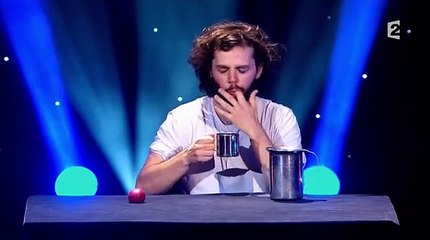 Фокусник с бодуна. Супер номер!