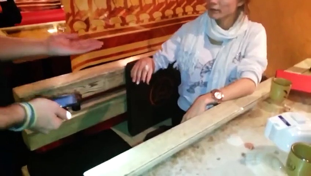 ЧАС РЖАЛ! Девушка в шоке от этого фокуса