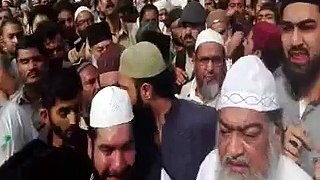 پیر صاحب بگھار شریف کی غازی ممتاز حسین قادری شہید کی نماز جنازہ میں شرکت کی چند تصاویر 1/3/16