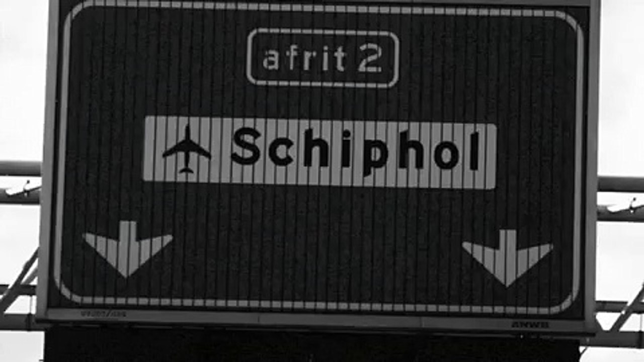 Gijs Dragt fotografeert Schiphol onder de grond.m4v