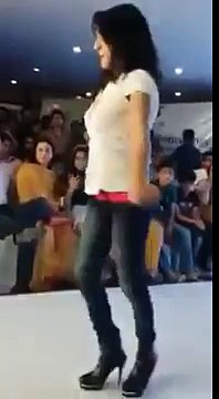 Beautiful Girl Dance High Heels Ucchi eddi da Jaz Dhami, Ft Yo Yo Honey Singh