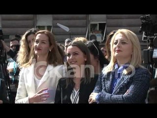 PROTESTA E GRAVE DEMOKRATE, MES FJALEVE FYESE DHE FOTOGRAFIVE PARA KRYEMINISTRISE