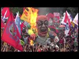 Protesters burn Aquino effigy as he delivers SONA
