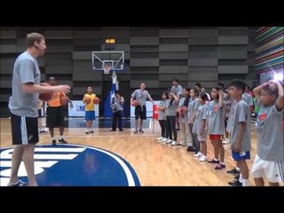 Spurs' Bonner dribbles way into kids' hearts in Manila