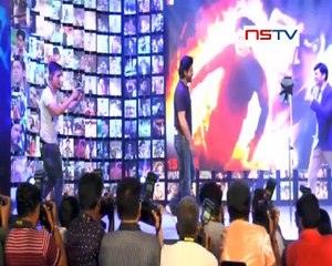 King Khan Enjoying With His Special Fans