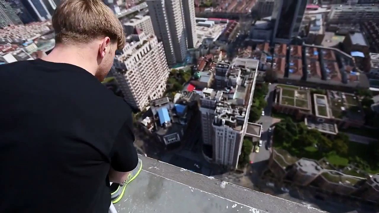 Handstand on a Shanghai 40 story building!