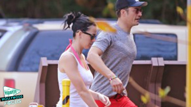 Katy Perry Holds Hands With Orlando Bloom On Hawaiian Beach