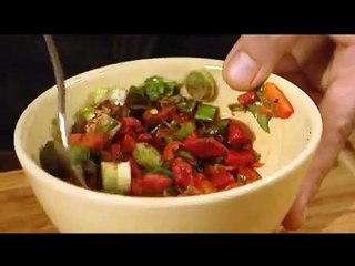 Bruine boterhamrolletjes met geitenkaas en paprika