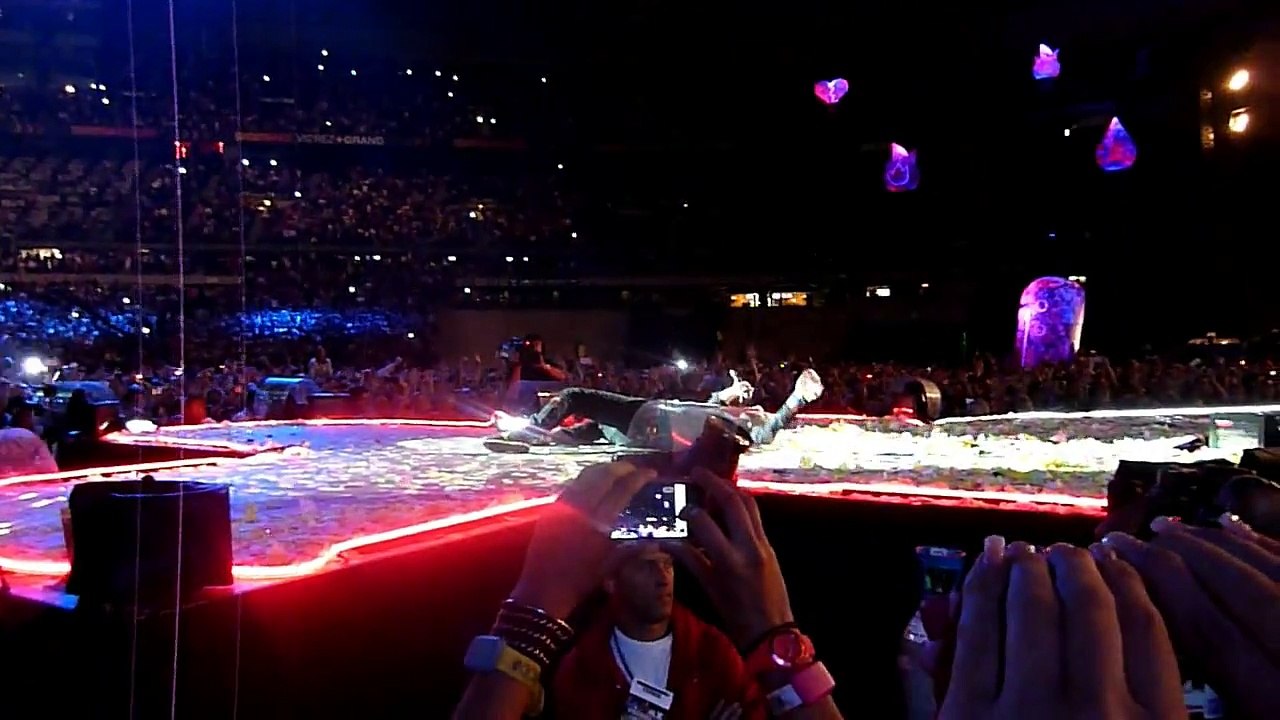 Coldplay - Charlie Brown Live @ Stade De France, Paris, 2012 HD