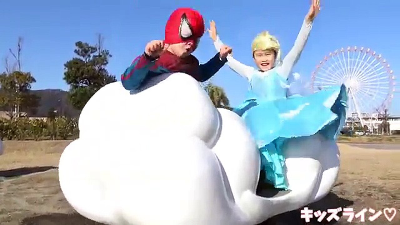 Spiderman FROZEN Elas VS Star Wars Kylo Ren Light Saber discovery!! スパイダーマン エルサ VS スターウォーズ
