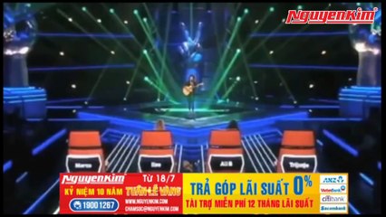 Giám khảo The Voice ngất trên sàn vì giọng hát khủng của thí sinh
