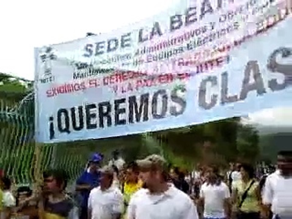 Marcha de estudiantes del IUTET sede la beatriz