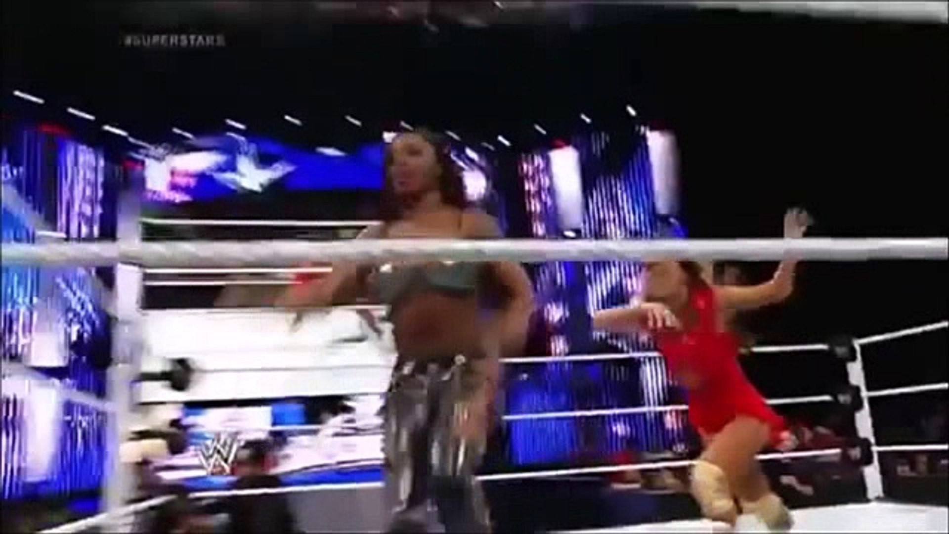 Wwe naomi stinkface