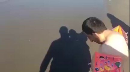 Köksal Baba Denize Giriyor -)