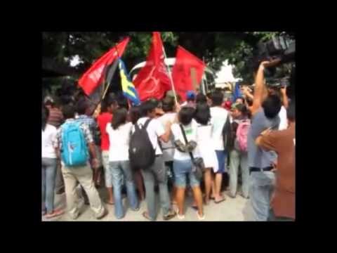 Protesters block Arroyo's convoy