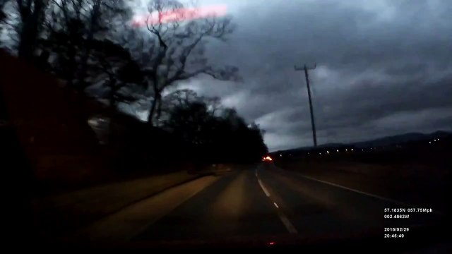 Une étrange météorite traverse et illumine le ciel écossais