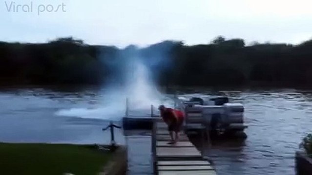 Feu dartifice raté, il fait exploser son ponton