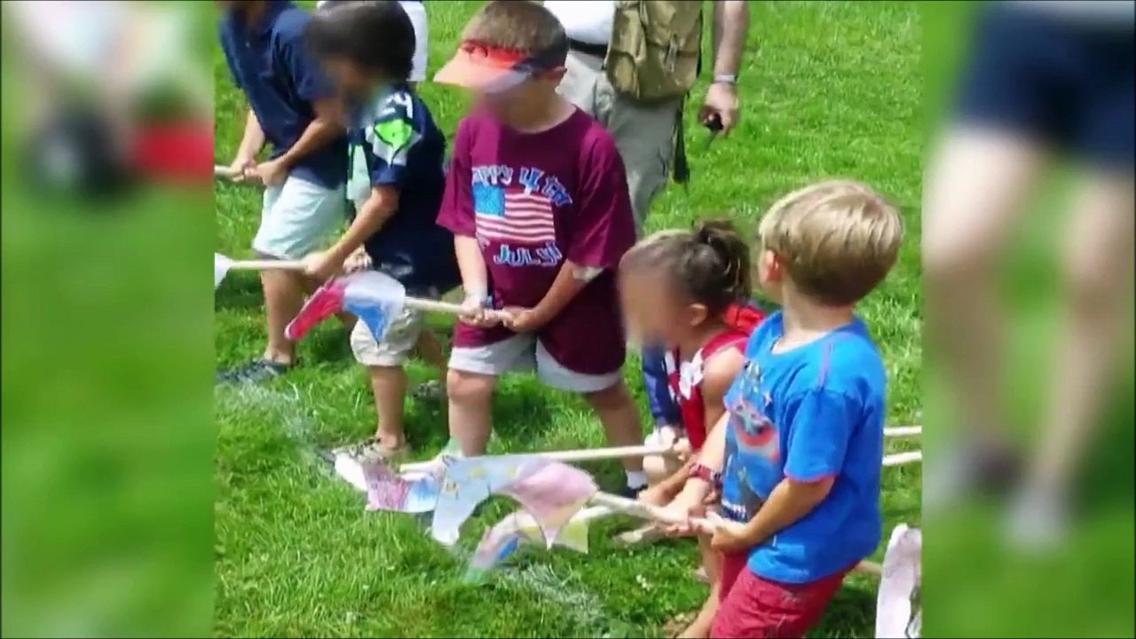 Un jeune jockey fait sa course sans son cheval... hahaha