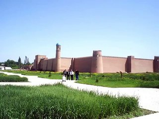 Клоб, шар дар Тоикистон, биноои зебо, ки пеш аз заминларзаи 7,5 дар Афонистон