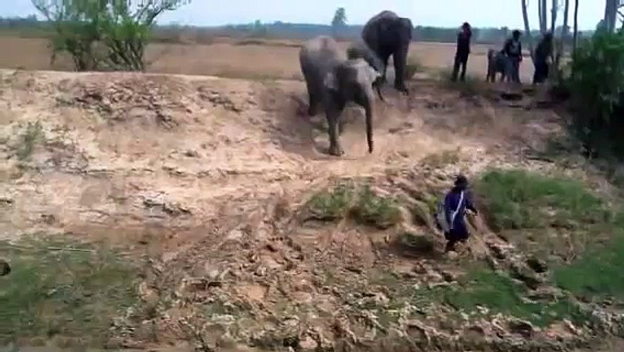 Modderen met ma en tante