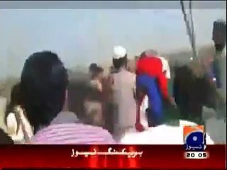 Hamid Mir plays a video in which protesters beating journalist during Qadri's funeral