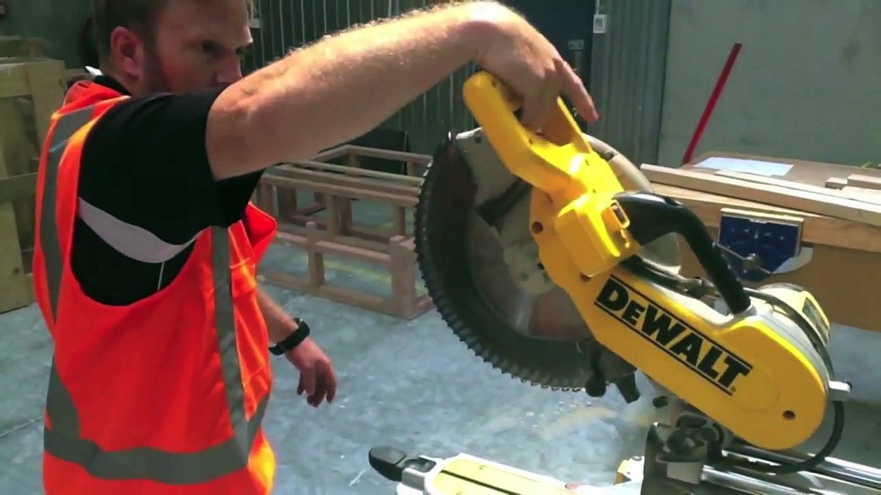 Setting up & using a De-Walt compound mitre saw SOP