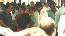Shahrukh Khan With Wife Gauri Attends Father In Law’s FUNERAL