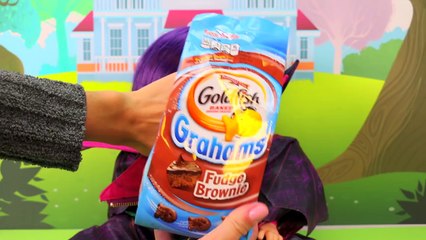 Baby Alive Mal Makeover Goldfish Challenge. DisneyToysFan.