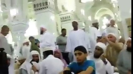 ik Choota Sa BAcha Masjid Haram Mei Sab Ki Ankhoona ka Tara Ban Geya