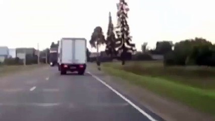 How the hell did this cyclist survive