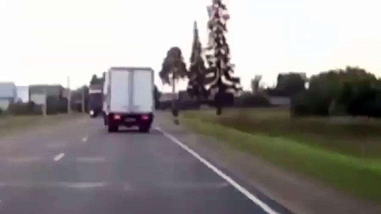 How the hell did this cyclist survive