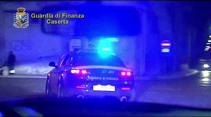 Santa Maria a Vico (CE) - Sequestrati oltre 120.000 vestiti “tarocchi” (02.03.16)